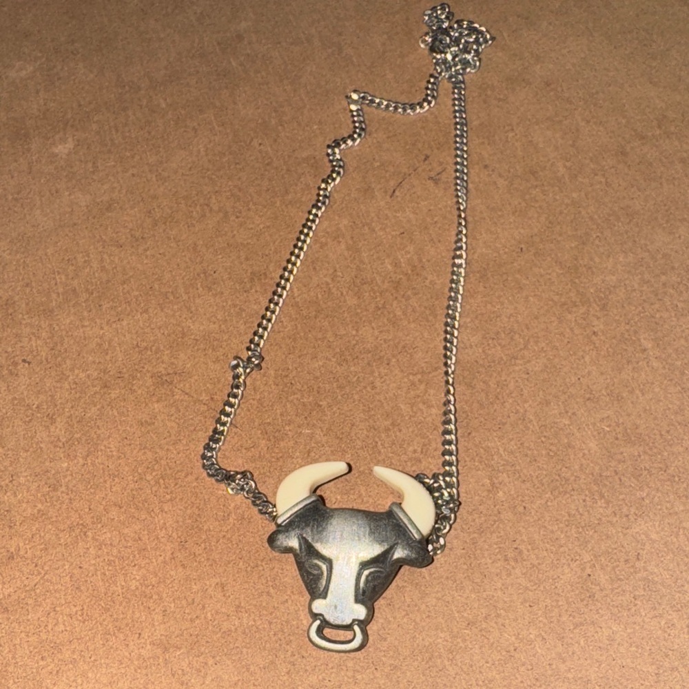 VTG AVON Silver Tone Bull Pendant Necklace